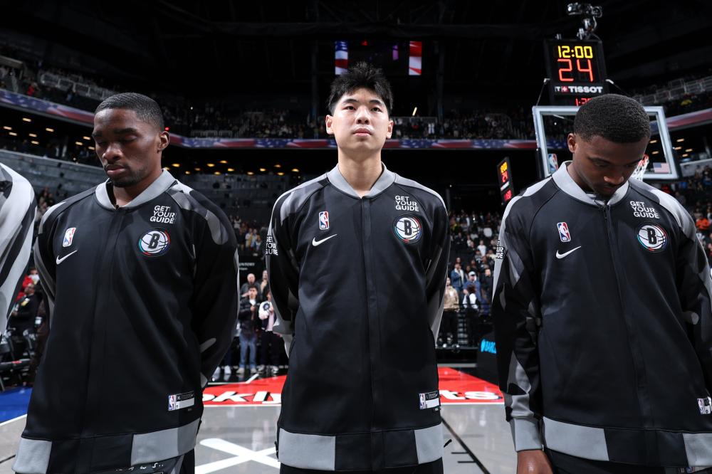 表现引人注 表现引人注