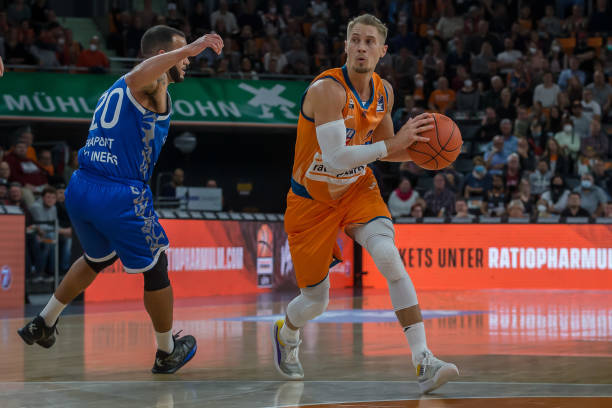 一个赛季中 一个赛季中