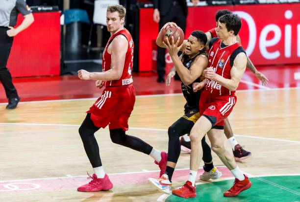 段表现出色 段表现出色