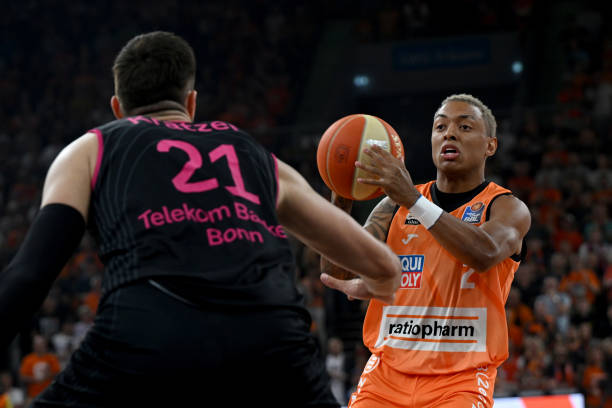 根据本场的 根据本场的