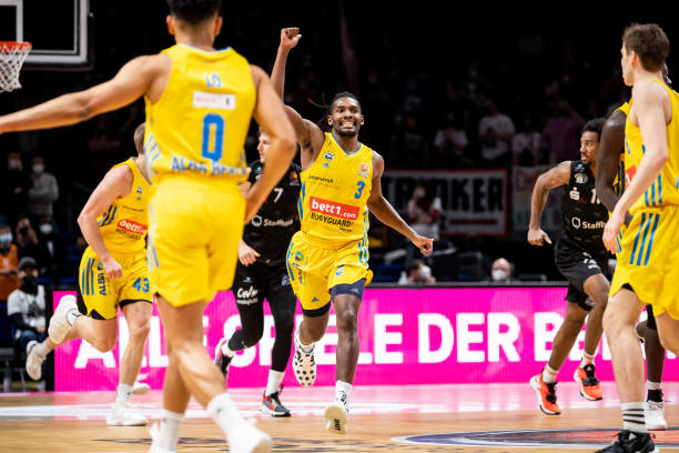 郭艾伦持球 郭艾伦持球